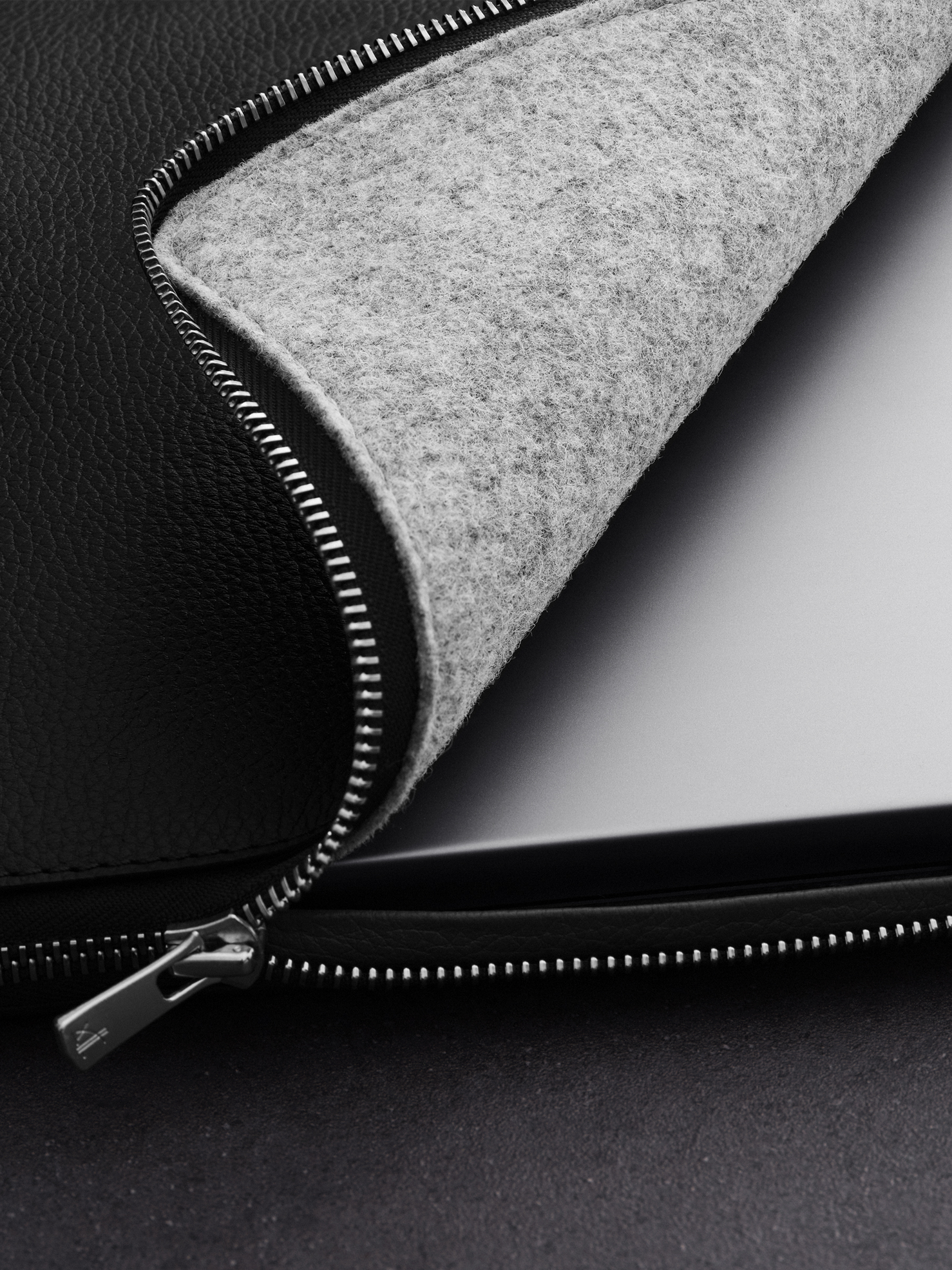 Woolnut Leather Folio for 16-inch MacBook Pro - Black