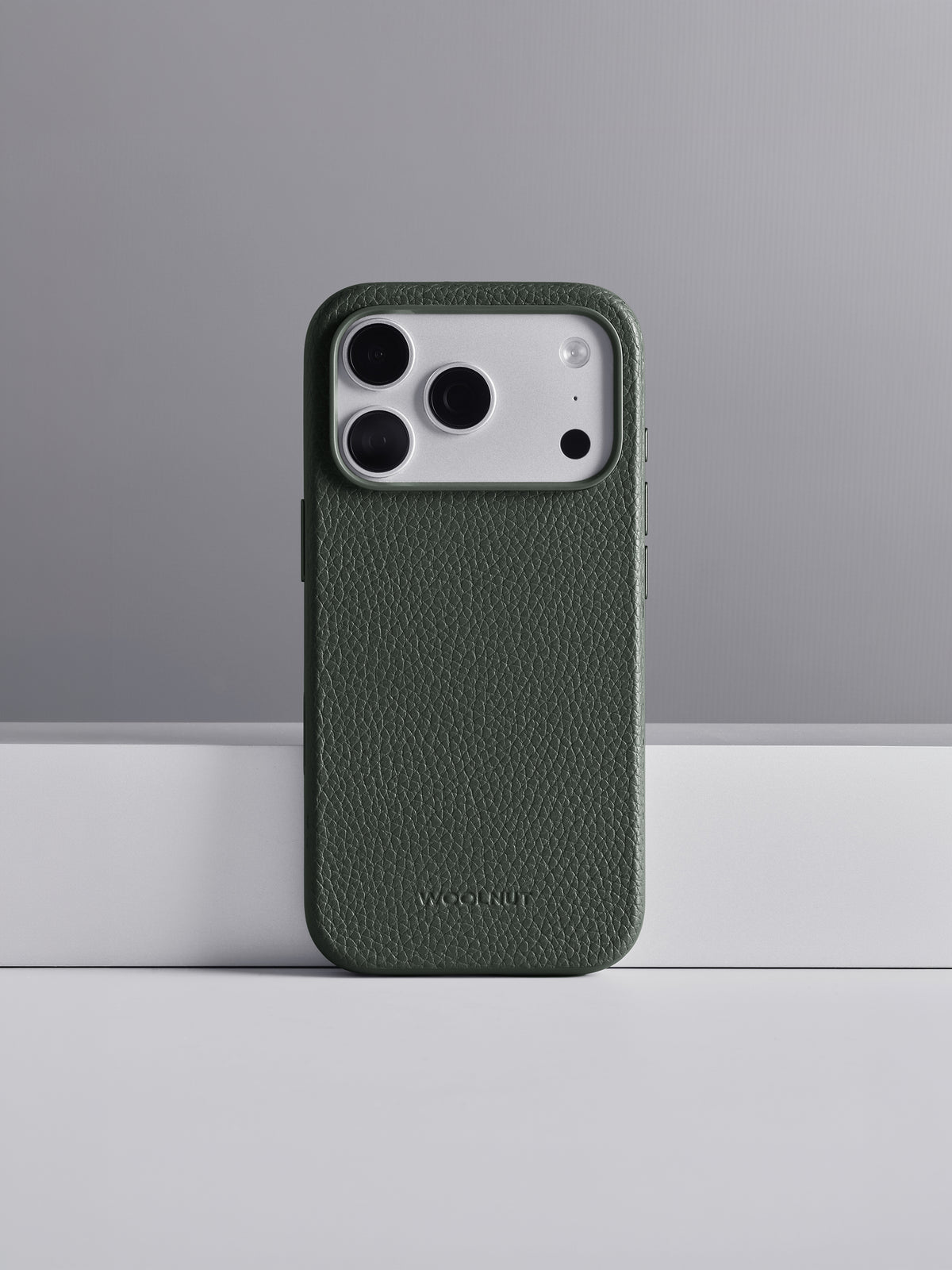 Woolnut Leather Case for iPhone 18 Pro - Green