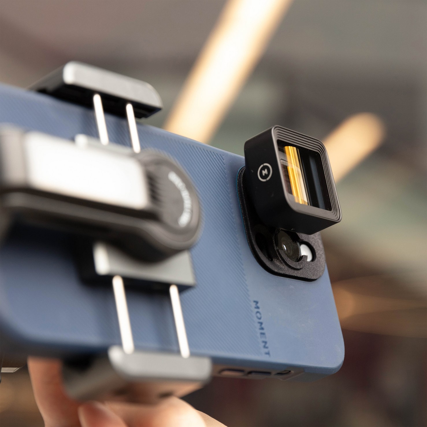 Moment Anamorphic 1.33x Mobile Lens - Gold Flare - T Series