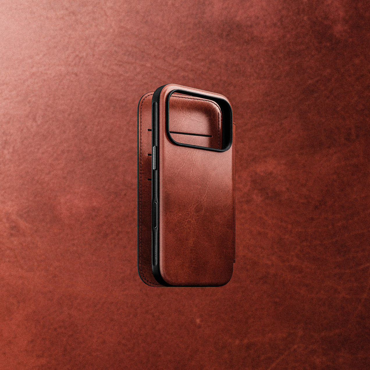 Discover Nomad Leather Folios