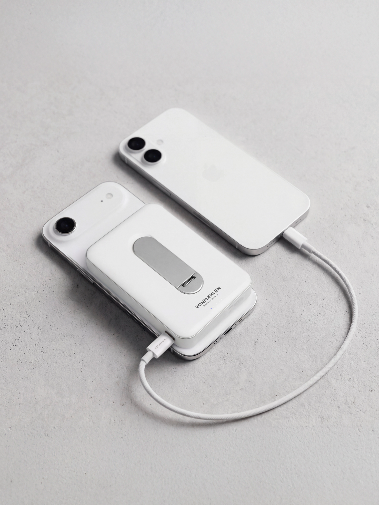 Vonmahlen Evergreen Mag Pro 10,000 mAh Power Bank with Kickstand - White